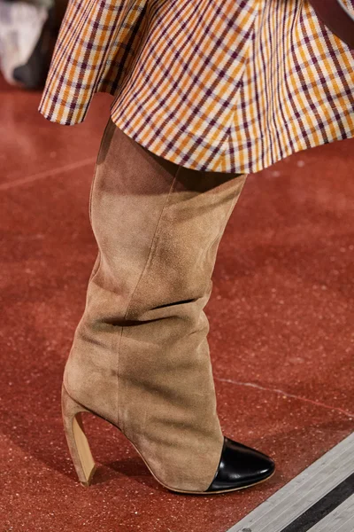 Look 16